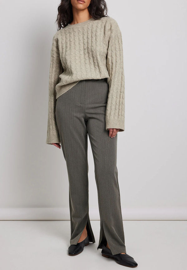 Claire Rose x NA-KD Kostymbyxor med slits och hög midja - Grey