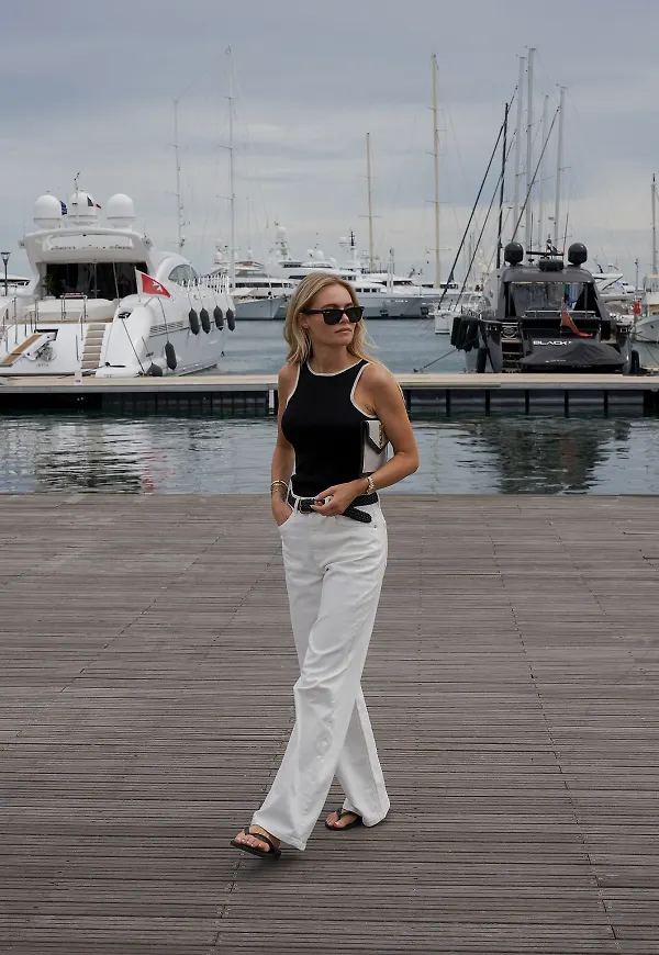 Claire Rose x NA-KD Mid Waisted Wide Denim - White