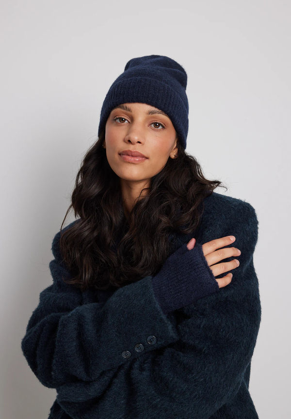 Claire Rose x NA-KD Stickad mössa i ullblandning - Blue