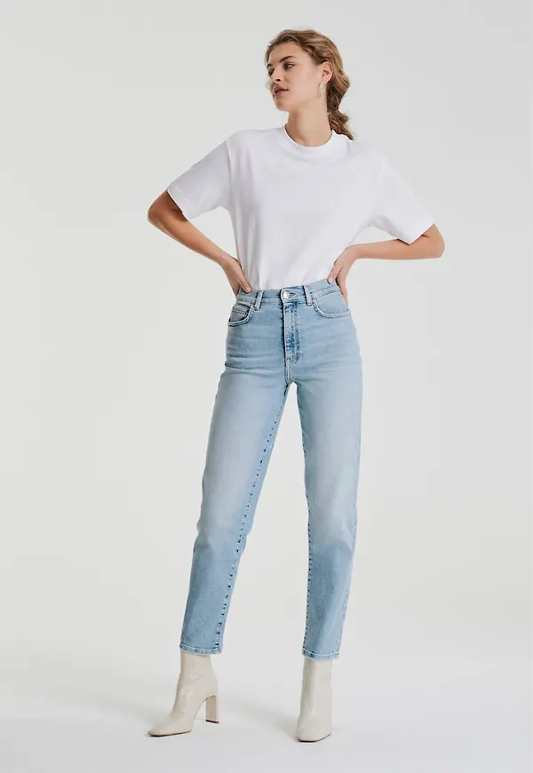 Comfy mom jeans