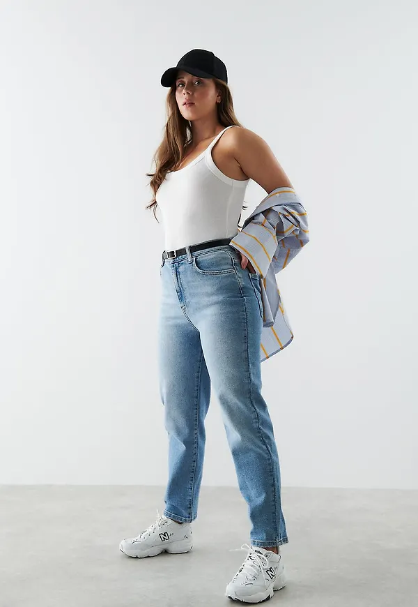 Comfy PETITE mom jeans