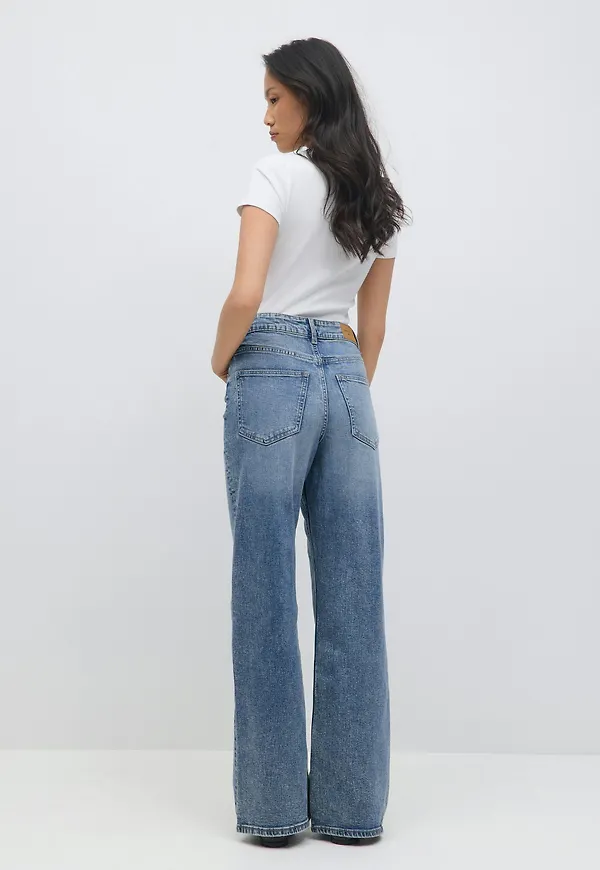 Comfy wide jeans