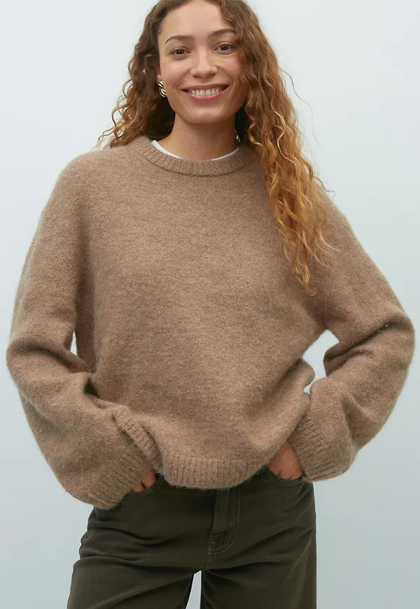 Crew neck knitted sweater
