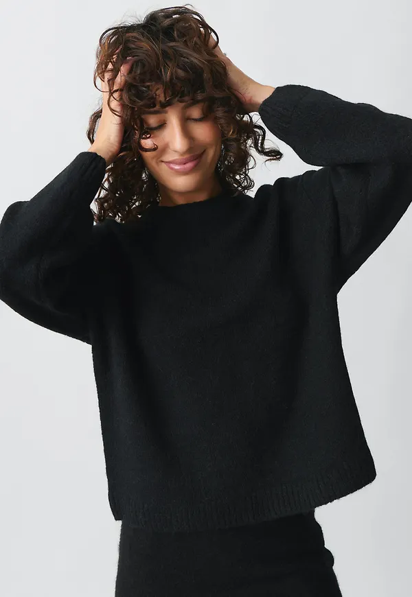 Crew neck knitted sweater