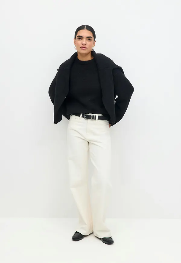 Crew neck knitted sweater