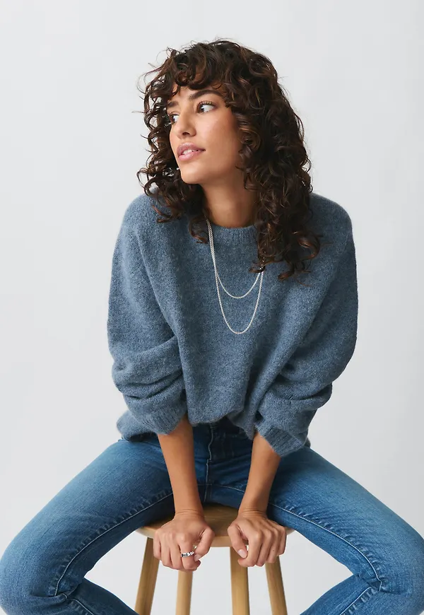 Crew neck knitted sweater