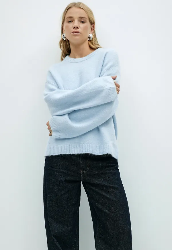 Crew neck knitted sweater
