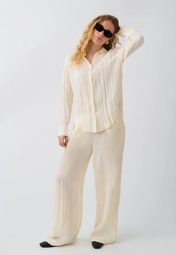 Crinkle texture trousers