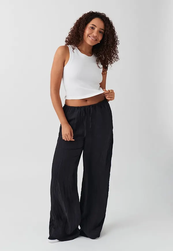 Crinkle texture trousers