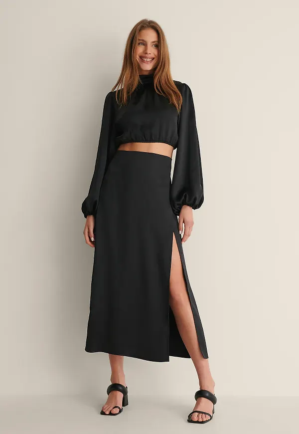 Curated Styles Hög Slits Satinkjol - Black