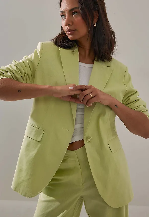 Curated Styles Linne kavaj med breda axlar - Green