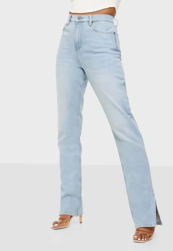 NLY Trend Cheeky Fit Slit Denim High waisted jeans Ljus Blå