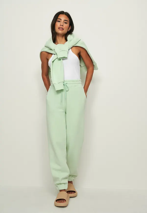 NA-KD Basic Sweatpants med borstad yta och dragsko - Green