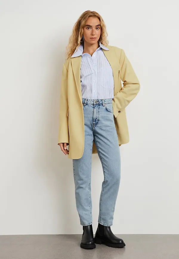 Dagny mom jeans