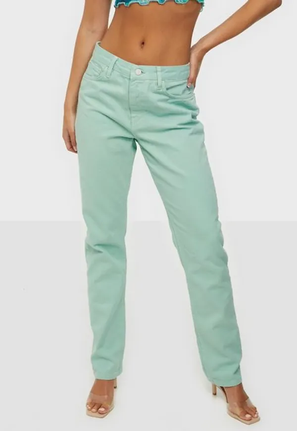 NLY Trend Low Waist Fit Denim Straight Grön