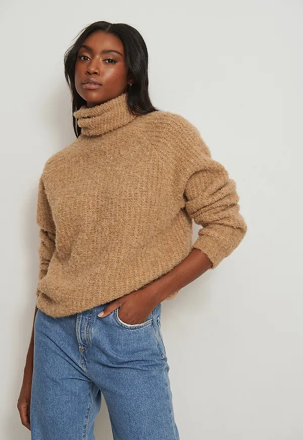 NA-KD Mjuk tröja med hög krage - Beige