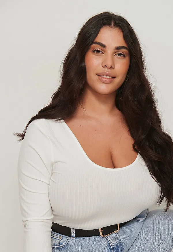 NA-KD Basic Återvunnen ribbstickad topp med djup rund halsringning - Offwhite