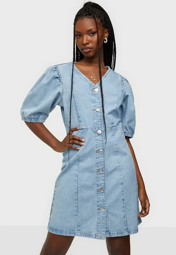 Pieces Pcgili Ss V-Neck Coloured Denim Dre Klänning Light Blue Denim