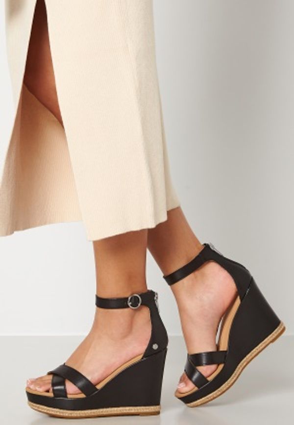 UGG Ezrah Wedges Black LTH 36