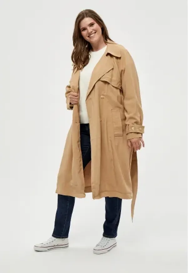 Delilah Trenchcoat Curve