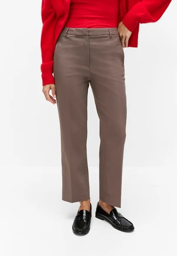 Desi straight cropped trs