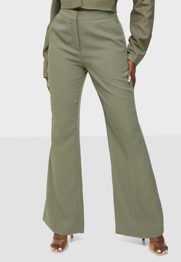 NLY Trend Shaped Suit Pants Byxor Grön