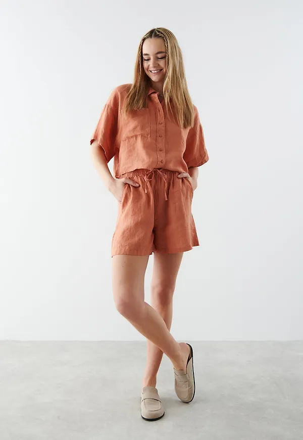 Disa linen shorts