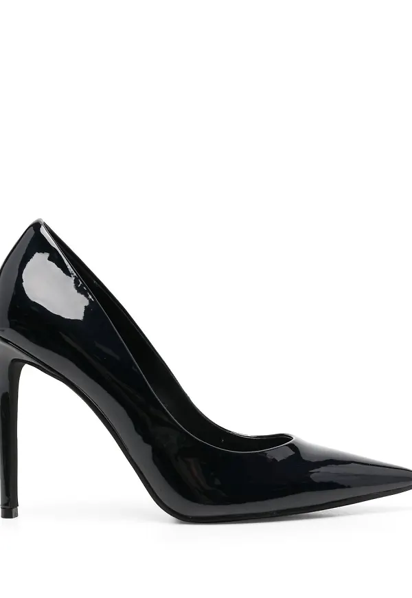DKNY spetsiga lackade pumps - Svart