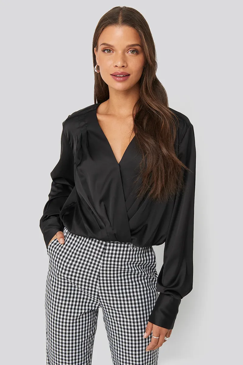 Donnaromina x NA-KD Overlap Gathered Satin Blouse - Black