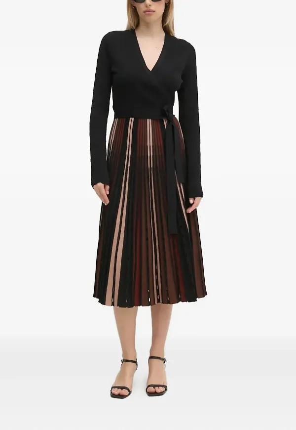 DVF Diane von Furstenberg plisserad omlottklänning - Svart