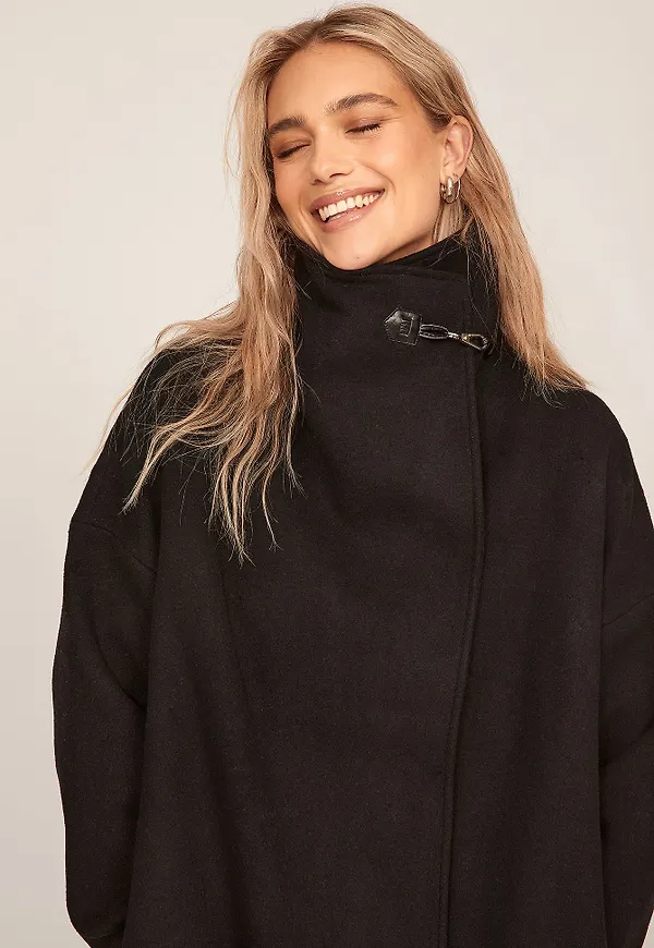 NA-KD Kappa med hög krage - Black