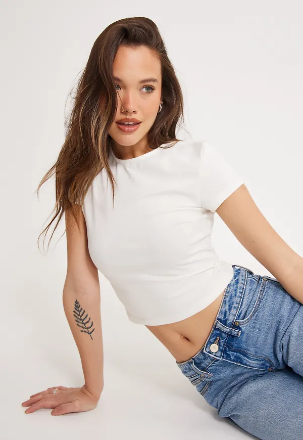 NLY Trend - T-shirts - Vit - perfect cropped tee - Toppar - T-shirts