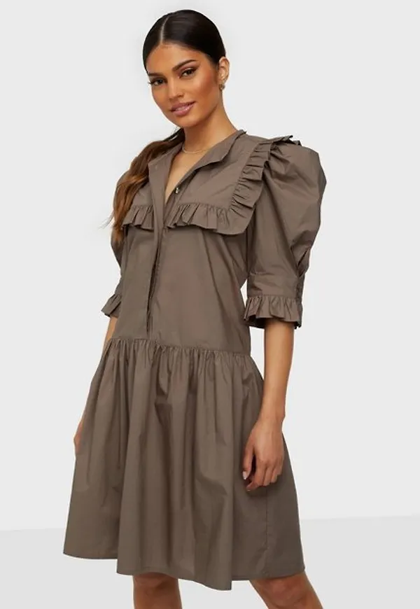 By Malene Birger Floia Klänning