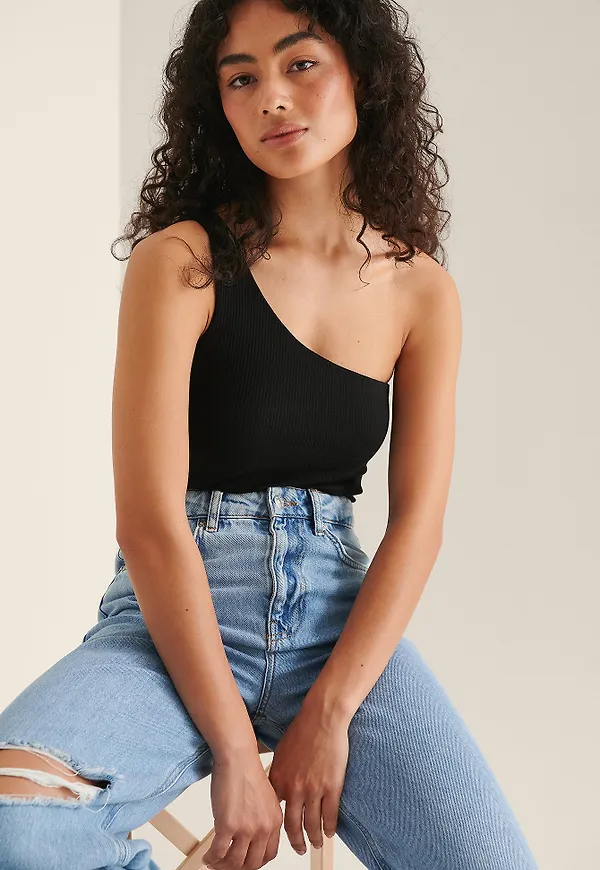 NA-KD Basic Ribbstickad Topp Med En Axel - Black