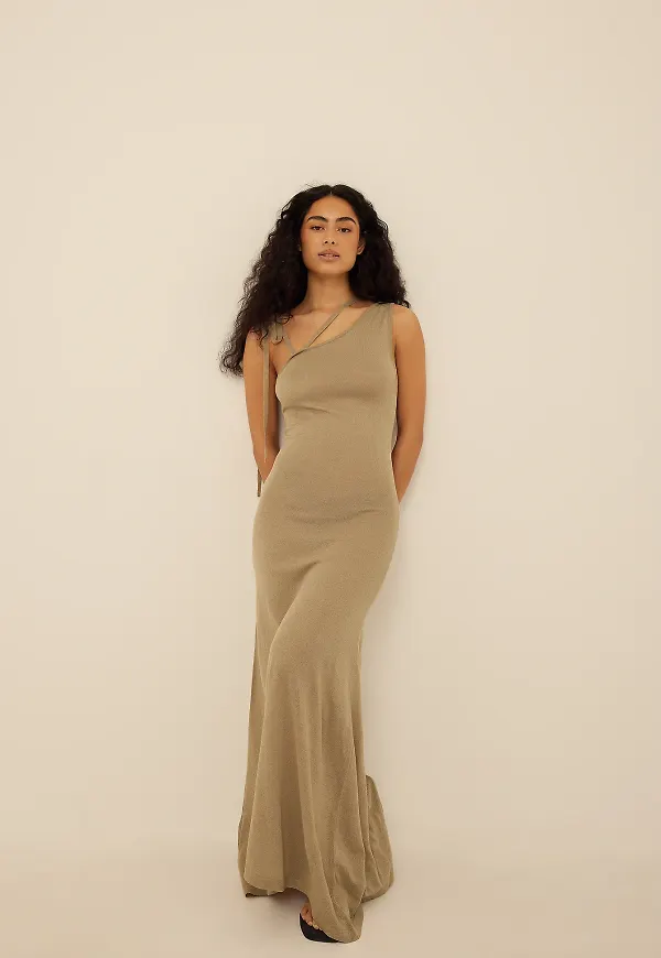 Ella Karberg x NA-KD Klänning med en axel - Beige