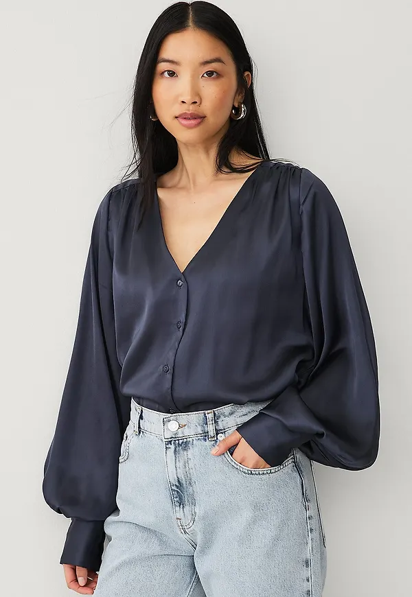 Ellos Collection - Satinblus med knäppning - Blå