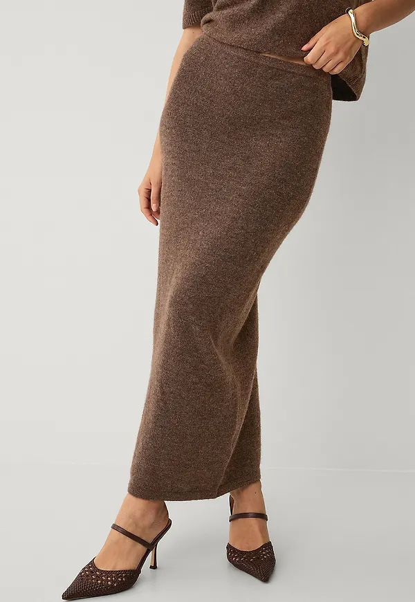 Ellos Collection - Stickad maxikjol - Brun