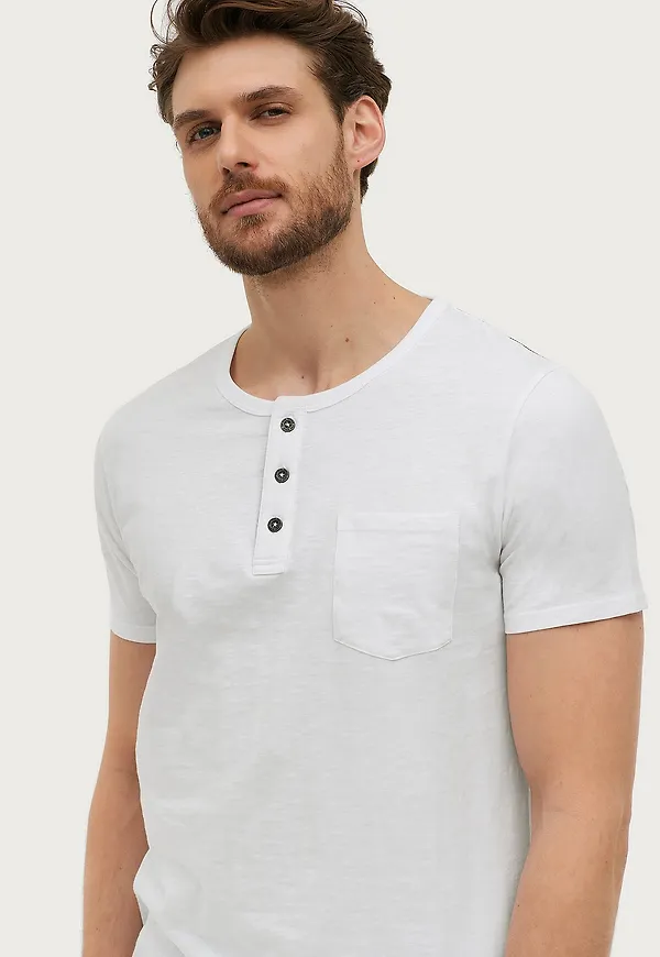 Ellos Collection - T-shirt Tom - Vit