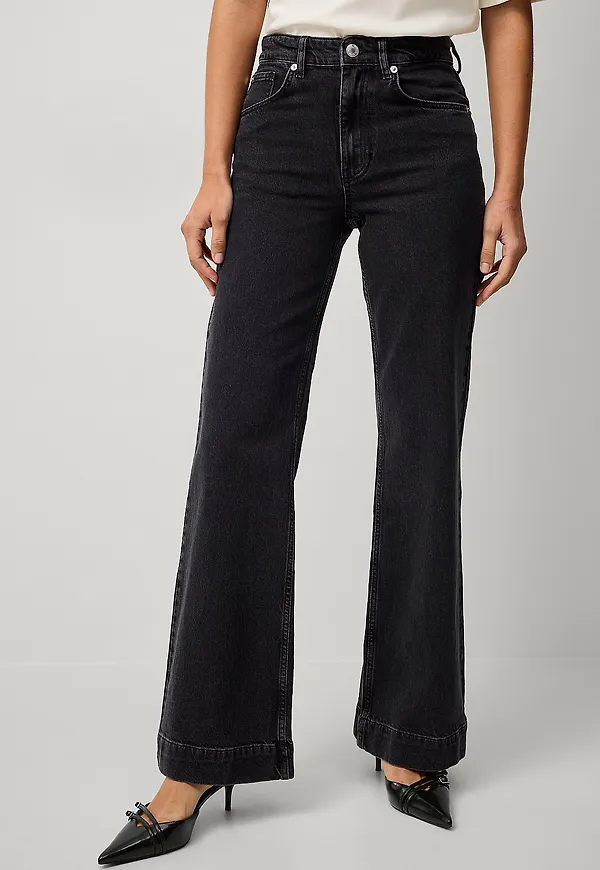 Ellos Collection - Utsvängda jeans med hög midja - Svart