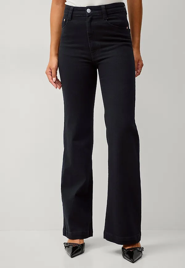 Ellos Collection - Utsvängda jeans Utsvängda med hög midja - Svart