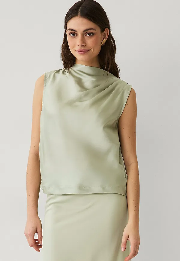 Ellos Collection - Ärmlös satinblus med drapering - Grön