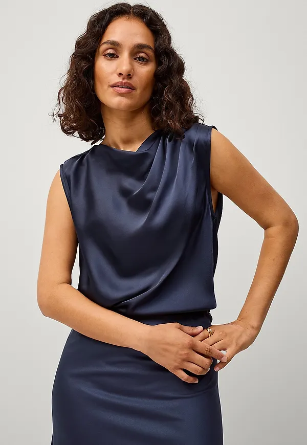 Ellos Collection - Ärmlös satinblus med drapering - Blå