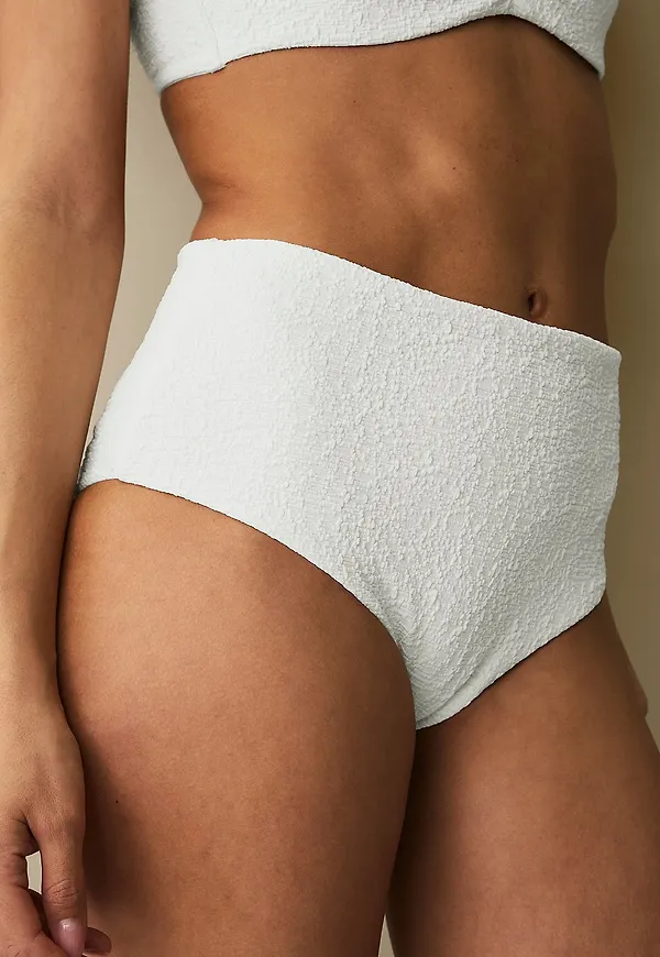 Ellos Collection - Bikinitrosor med struktur - Vit
