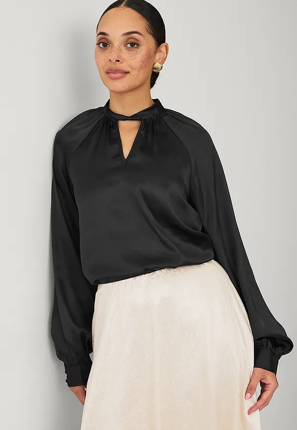 Ellos Collection - Blus i satin - Svart