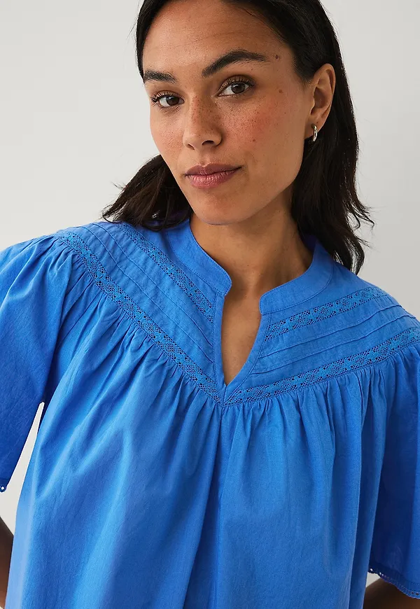 Ellos Collection - Blus med spetsdetaljer - Blå