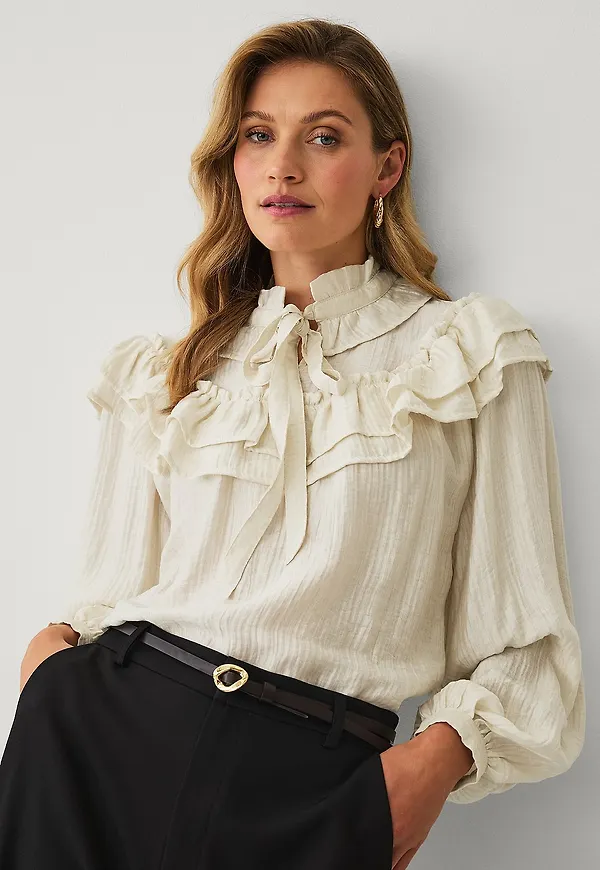 Ellos Collection - Blus med volanger - Vit
