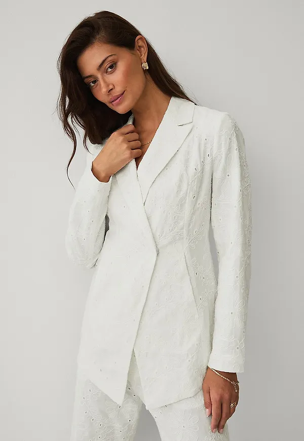 Ellos Collection - Kavaj med broderie anglaise - Vit