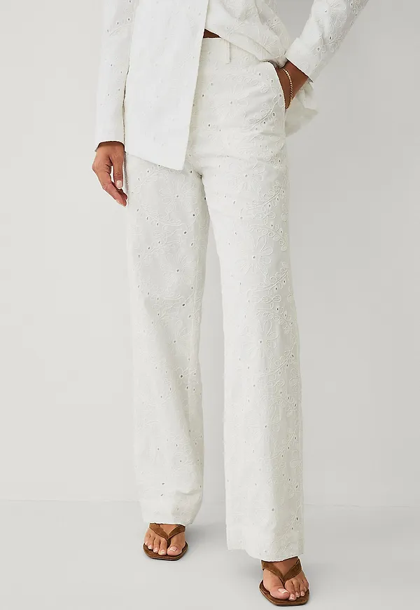 Ellos Collection - Kostymbyxa med broderie anglaise - Vit