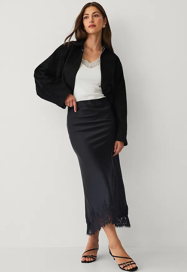 Ellos Collection - Maxikjol i satin - Svart