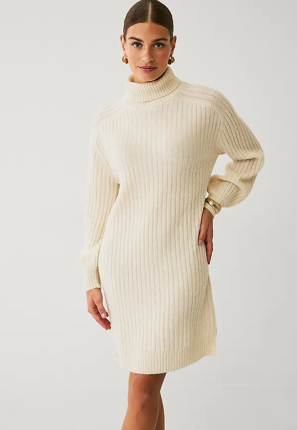 Ellos Collection - Ribbstickad klänning med polokrage - Beige